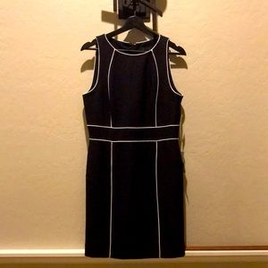 Tahari size 8P navy with white piping NWT